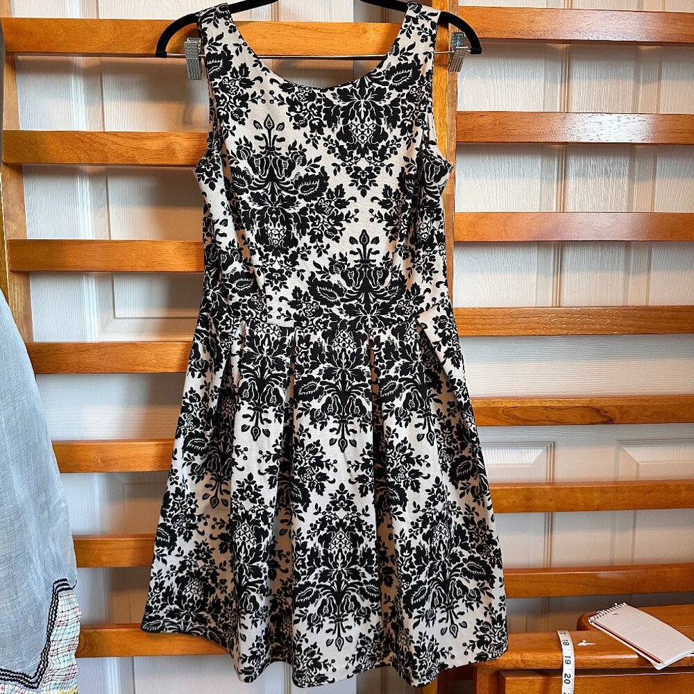 D-13 Charming Charlie Black and White Damask A-line sleeveless mini dress Sz M